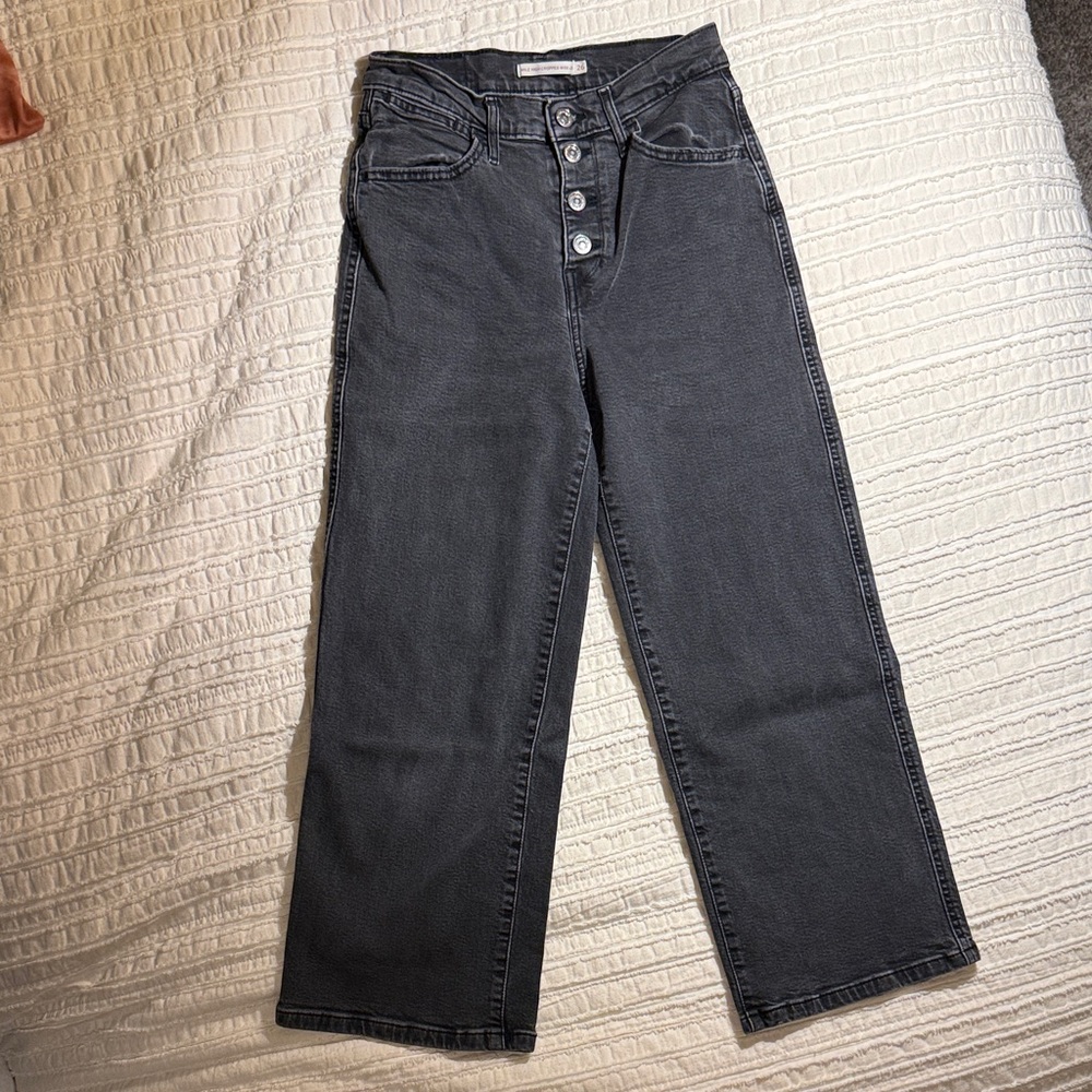 Levi's Charcoal Button-Fly Cropped Jeans